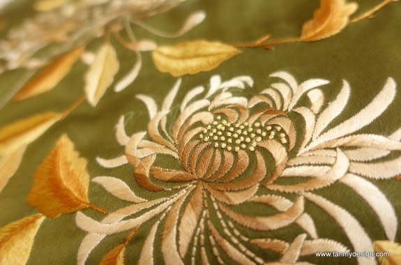 Chrysanthemum silk scarf 